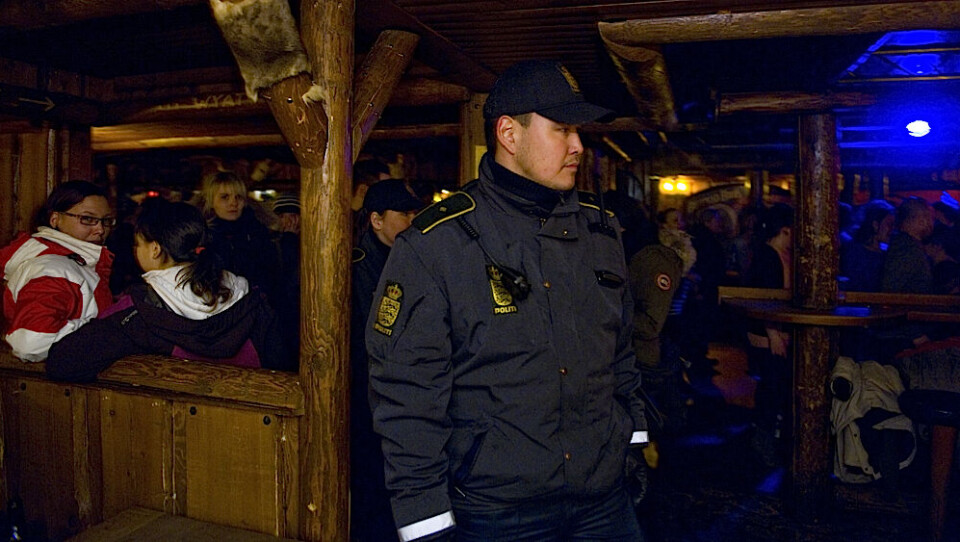 Måske styres branderten bedre på baren. Ofte går det galt til efterfester og hjemme i privaten, når folk kommer fulde hjem. Politiet peger på, at en udvidelse af værtshusenes åbningstider måske kan være en løsning. Foto: Leiff Josefsen