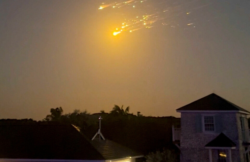 Megaraket fra SpaceX eksploderer i rummet efter testopsendelse