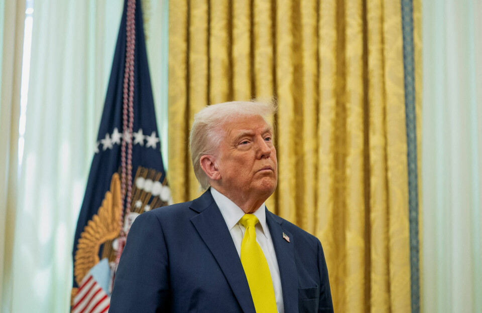 Trump bakker op om forsvarsminister trods nye rygter om krigschat