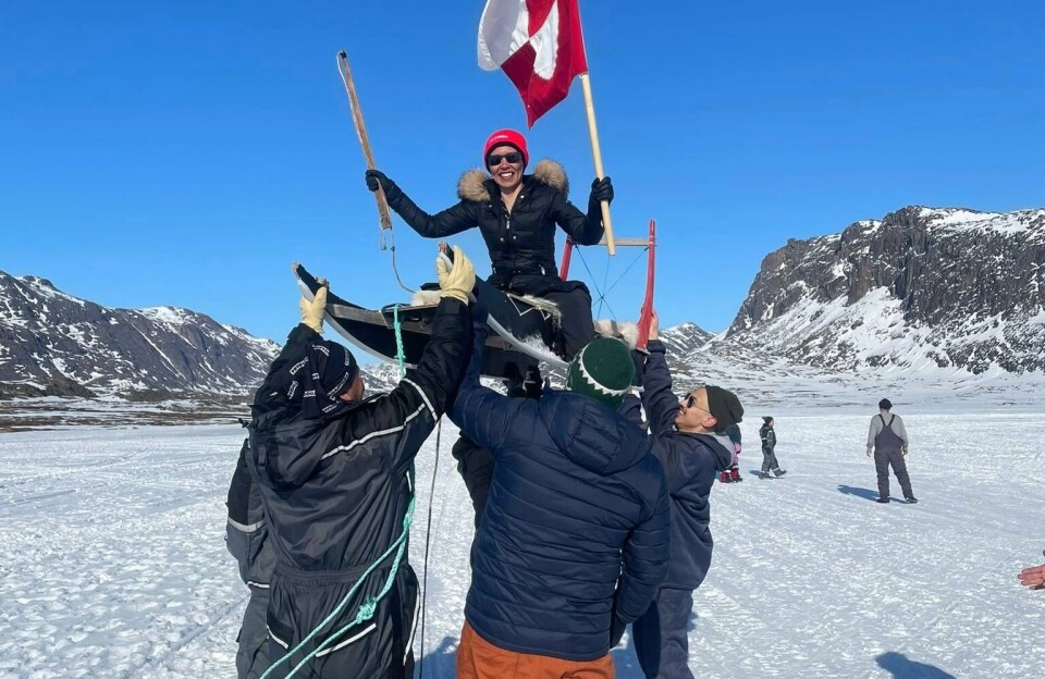 Kvinder med røde læber konkurrerede i hundeslædevæddeløb: Sejr til Karla Nielsen