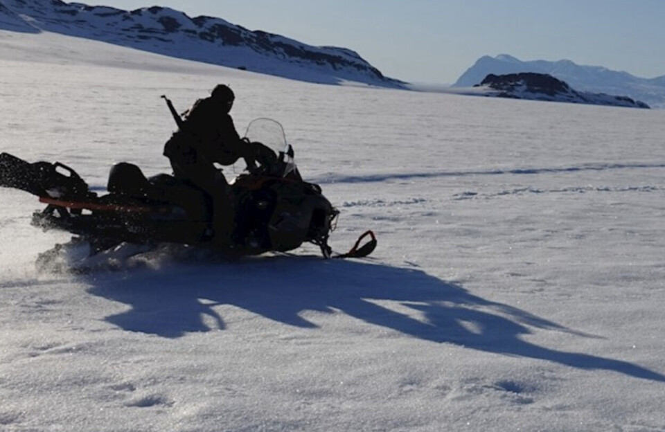 Selvstyret med løftet pegefinger: Snescootere må ikke anvendes ved sælfangst