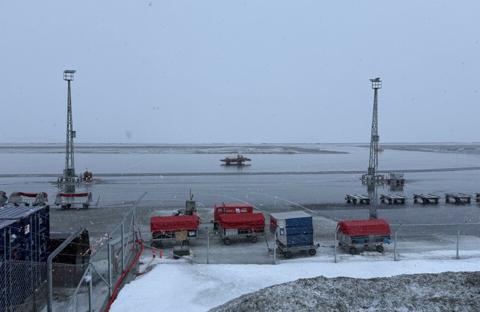Dårligt vejr over Nuuk holder mange fly på jorden