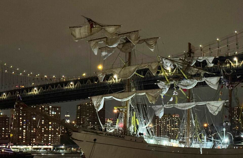 Mexicansk skibs kollision med Brooklyn Bridge koster to livet