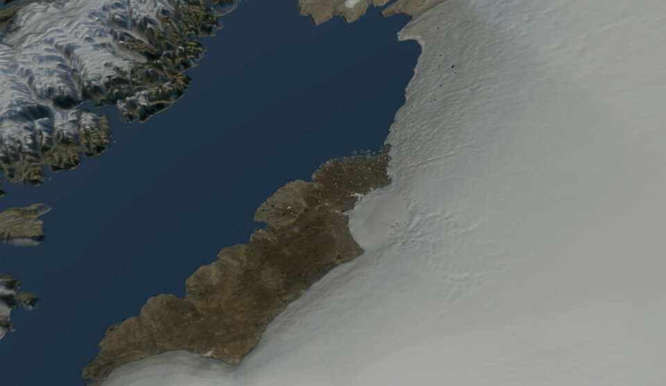 Isranden i Inglefield Land, Nordvest Grønland. Hiawatha meteorkrateret blev opdaget under en halvcirkel formet isrand og den er synlig i isoverfladen selvom isen er mere end 1000 meter tyk. Meteorkrateret er opkaldt efter Hiawatha gletscheren.