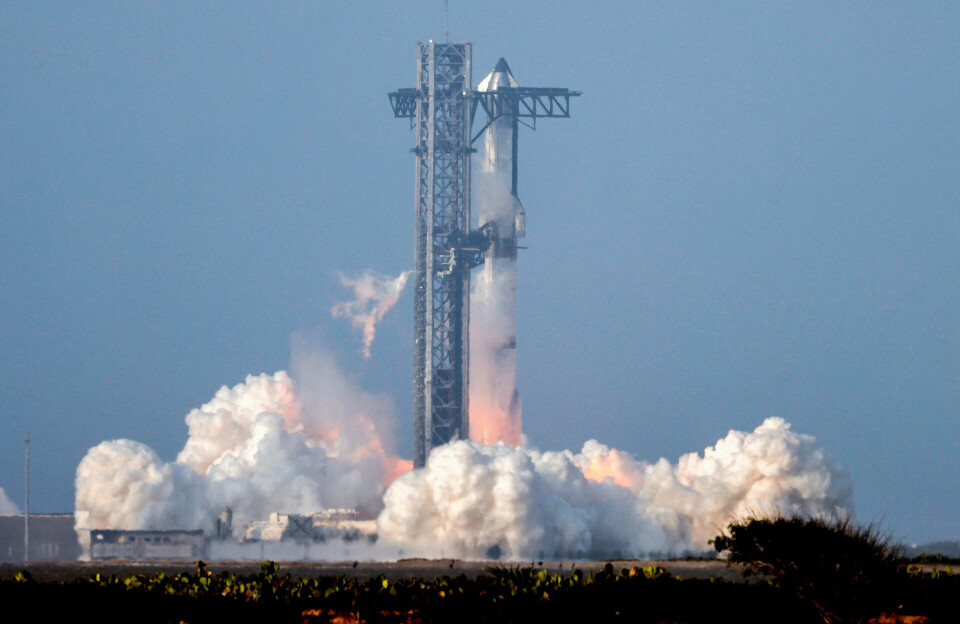 SpaceX mister kontrol over megaraket under testopsendelse