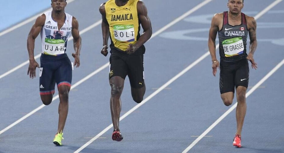 Usain Bolt satte en tyk streg under sin status som verdens hurtigste mand, da han vandt mændenes OL-finale på 100 meteren for tredje gang i træk