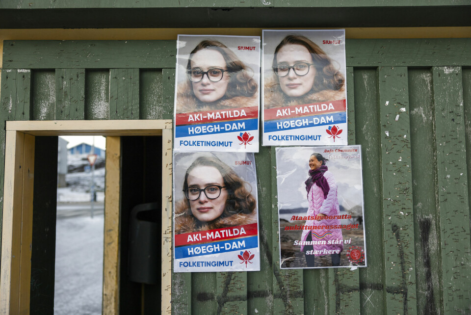 Slut med at være side om side på valgplakater. Nu bør Aaja Chemnitz og Aki-Matilda Høegh-Dam også finde sammen i et politisk samarbejde i forbindelse med den danske regeringsdannelse. Foto: Ritzau/Scanpix
