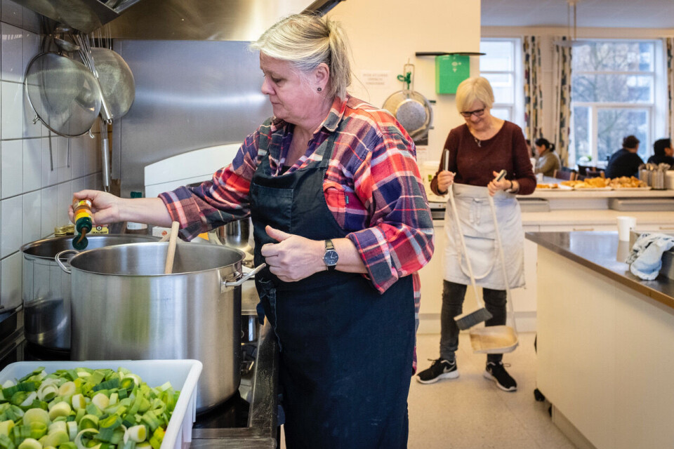 Hver dag får mellem 80 og 200 hjemløse morgenmad eller frokost på Morgencaféen