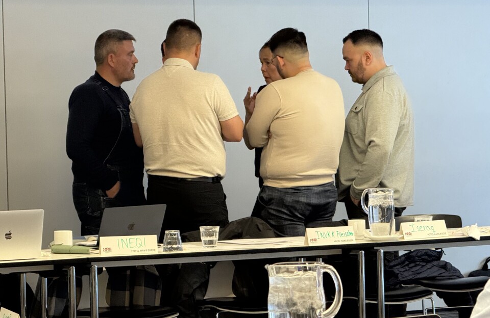 Siulittaasussamik qinersinissaq sioqqullugu iliuusissat oqaloqatigiissutigineqarneri aamma politikkikkut anguniakkanik iluarsiinerit