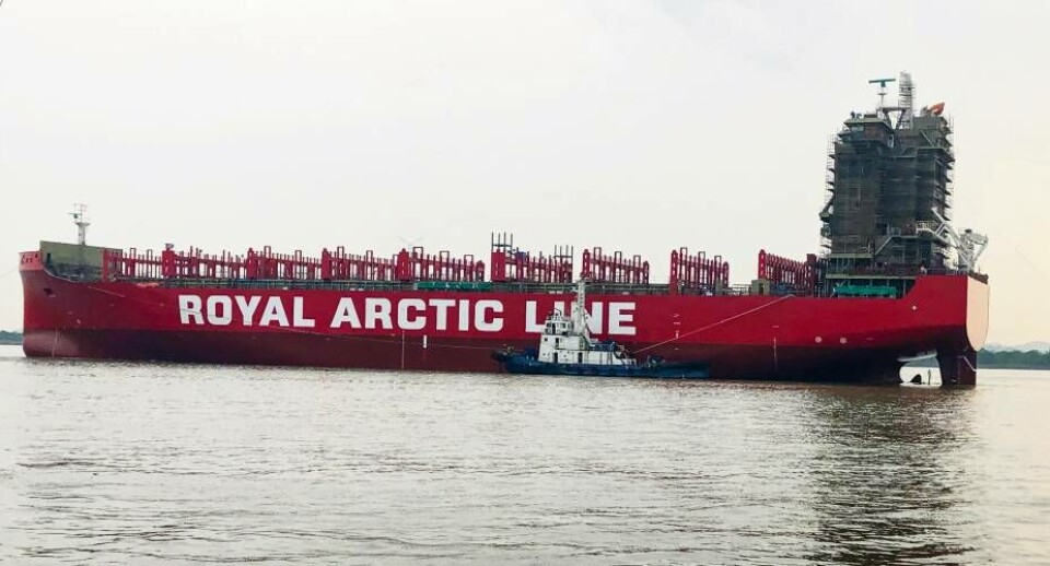 De nye større skibe betyder, at det bliver billigere og mindre forurenende at sejle containere over Atlanten målt i CO2 per container.