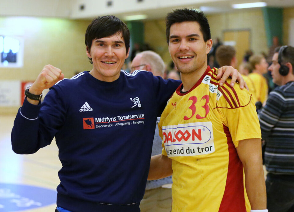 Jakob Larsen og Minik Dahl Høegh: Vi er i ligaen. Foto: Knud Fl. Larsen Glade GOG-fans. Foto: Knud Fl. Larsen Jakob Larsen og Minik Dahl Høegh: Vi er i ligaen. Foto: Knud Fl. Larsen Glade GOG-fans. Foto: Knud Fl. Larsen Jakob Larsen og Minik Dahl Høegh: Vi er i ligaen. Foto: Knud Fl. Larsen Glade GOG-fans. Foto: Knud Fl. Larsen