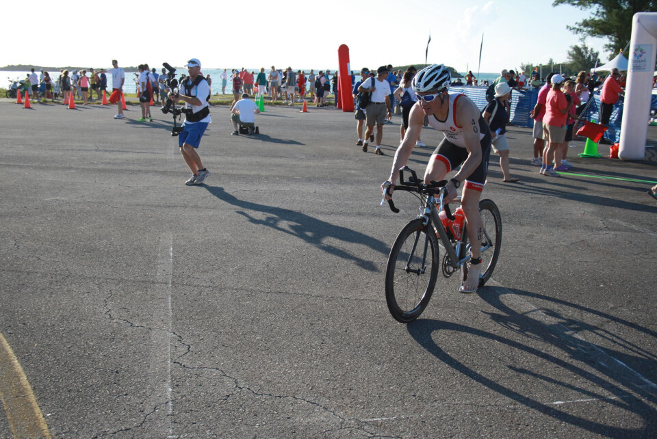10. plads: Stig Brahe Sørensen - 2:09:30 timer Privat28. plads: Jens Bjerge - 2:15:42 timer PrivatJens og Christian før start PrivatDe tre grønlandske triatlon-deltagere ved Island Games. Fra venstre: Jens Bjerge, Christian Keldsen og Stig Brahe Sørensen. I holdkonkurrencen blev det til en flot femteplads Privat8. plads: Christian Keldsen - 2:08:14 timer Privat10. plads: Stig Brahe Sørensen - 2:09:30 timer Privat28. plads: Jens Bjerge - 2:15:42 timer PrivatJens og Christian før start PrivatDe tre grønlandske triatlon-deltagere ved Island Games. Fra venstre: Jens Bjerge, Christian Keldsen og Stig Brahe Sørensen. I holdkonkurrencen blev det til en flot femteplads Privat8. plads: Christian Keldsen - 2:08:14 timer Privat10. plads: Stig Brahe Sørensen - 2:09:30 timer Privat