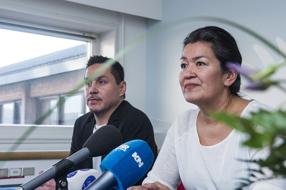 Partii Inuit-formand Nikku Olsen og Siumut-formand Aleqa Hammond under pressemødet, da de to partier samt Atassut præsenterede sig som de nye koalitionspartier. Foto: Leiff Josefsen