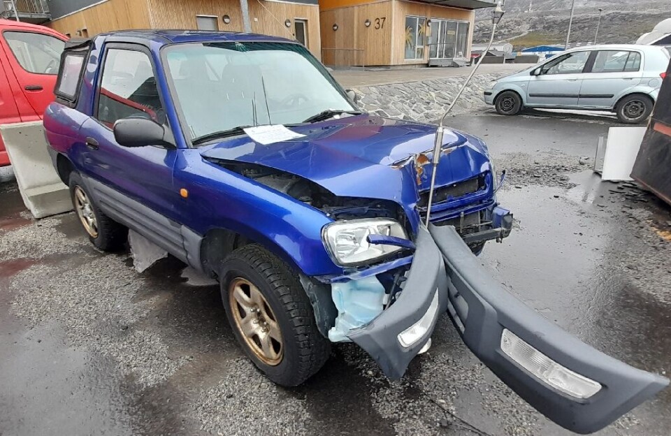 Efterladte biler og både skæmmer vores byer