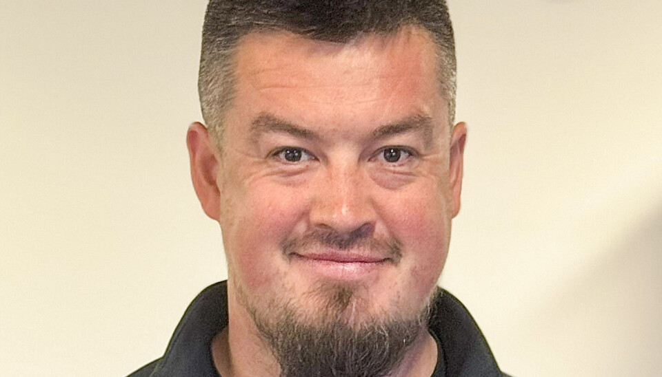 Erik Motzfeldt savaateqarfimmi peroriartorpoq, nunaateqarnerlu
pillugu ilisimasaqarluarluni.