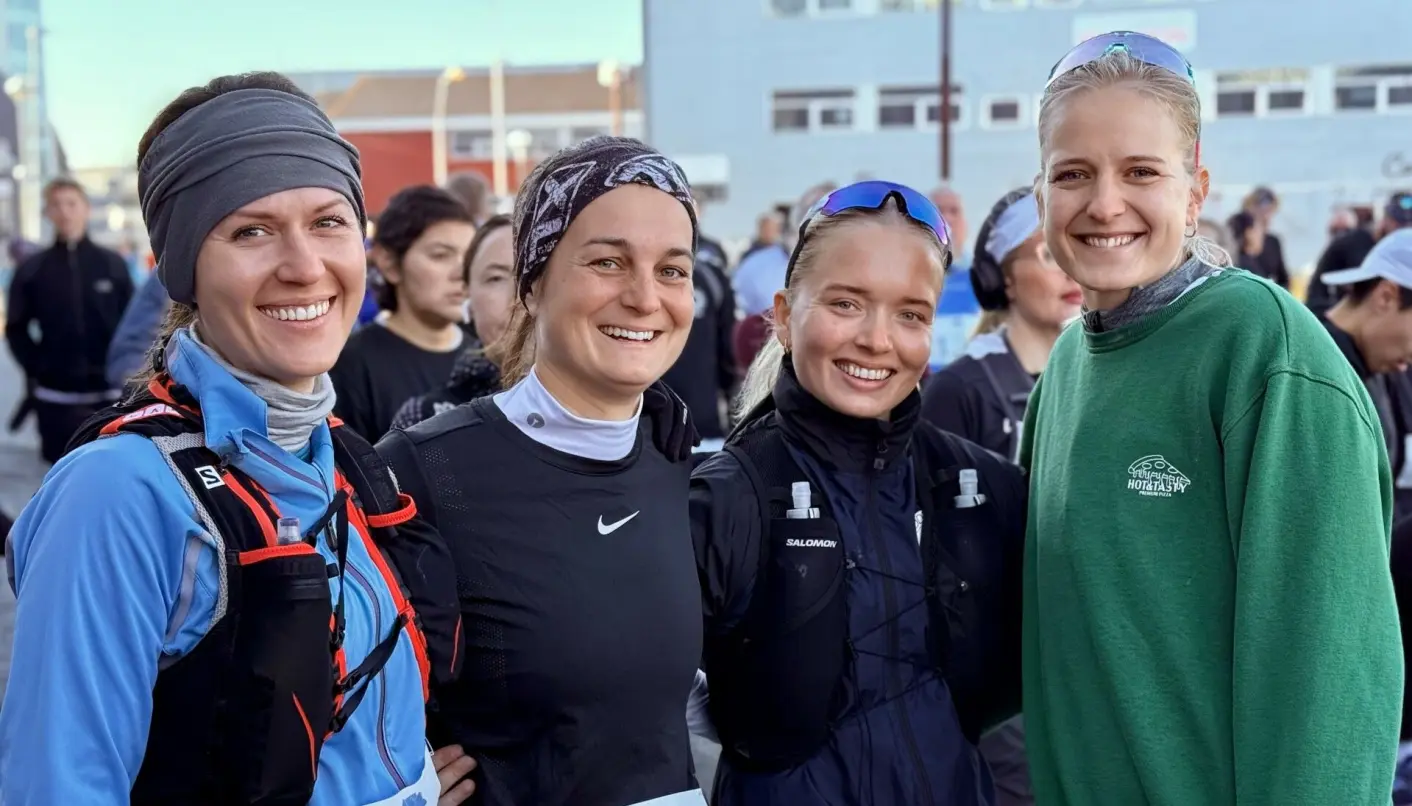 Health professionals from Sana in a good mood before the start of the Nuuk Half Marathon.