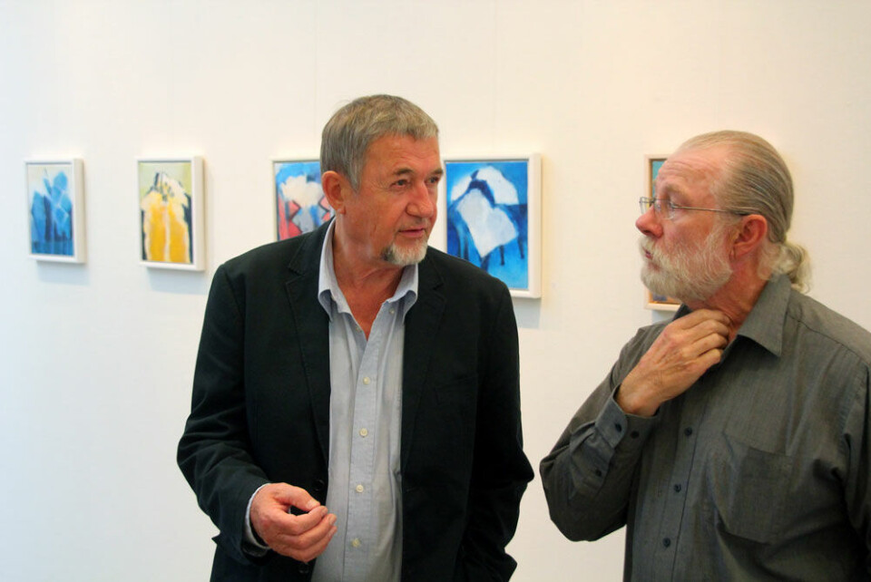 Jens Kromann taler med Jim Milne under åbningen af maleriudstillingen i Katuaq torsdag den 6. september. Foto: Benny Kokholm Julia Pars og Jens Kromann åbnede maleriudstillingen den 6. september. Den kan ses frem til den 26. september i Katuaq. Der er tale om en salgsudstilling. Foto: Benny Kokholm Jens Kromann taler med Jim Milne under åbningen af maleriudstillingen i Katuaq torsdag den 6. september. Foto: Benny Kokholm Julia Pars og Jens Kromann åbnede maleriudstillingen den 6. september. Den kan ses frem til den 26. september i Katuaq. Der er tale om en salgsudstilling. Foto: Benny Kokholm Jens Kromann taler med Jim Milne under åbningen af maleriudstillingen i Katuaq torsdag den 6. september. Foto: Benny Kokholm Julia Pars og Jens Kromann åbnede maleriudstillingen den 6. september. Den kan ses frem til den 26. september i Katuaq. Der er tale om en salgsudstilling. Foto: Benny Kokholm