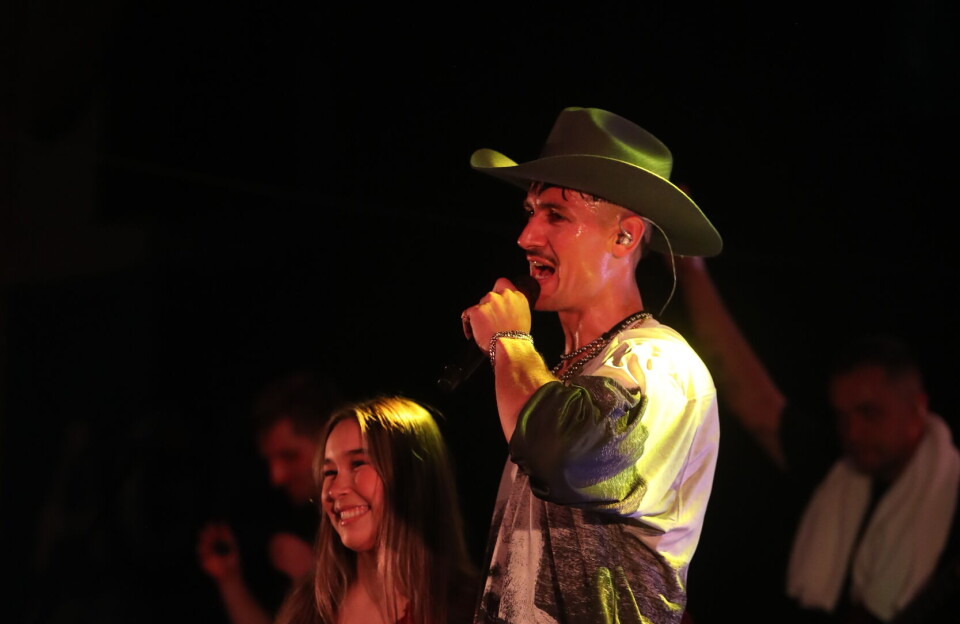 Tobias Rahim scenemeeqatigalugu: “Piffissaq eqqoqqissaarlugu”