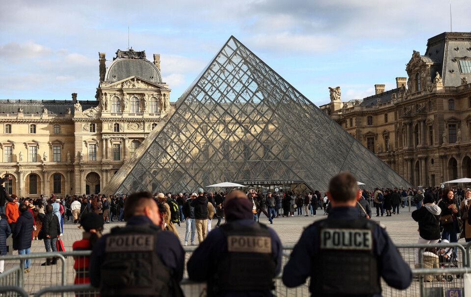 Flere mistænkte anholdt for Louvre-røveri