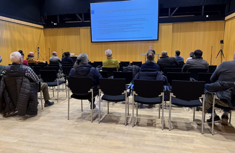 Innuttaasut akuutinneqarlik eqqaamallugulu meeqqat oqaloqatigineqartarnissaat