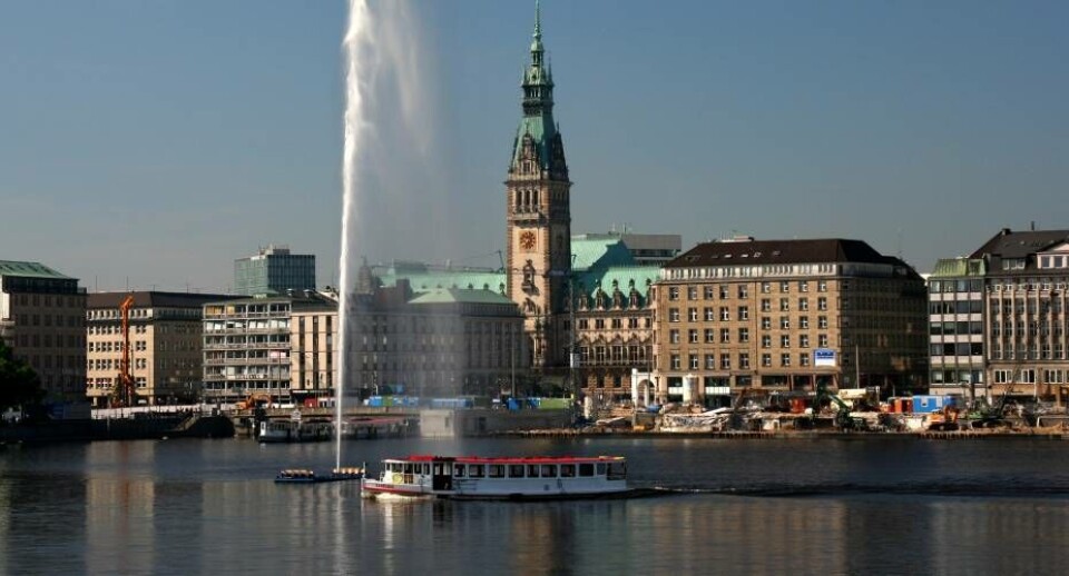 Hamborgimi San Franciscomilu periuseq nutaaq atorlugu maangaannaq quisartut anusinngorsarneqarput. Aana Hamborgip umiarsualiani