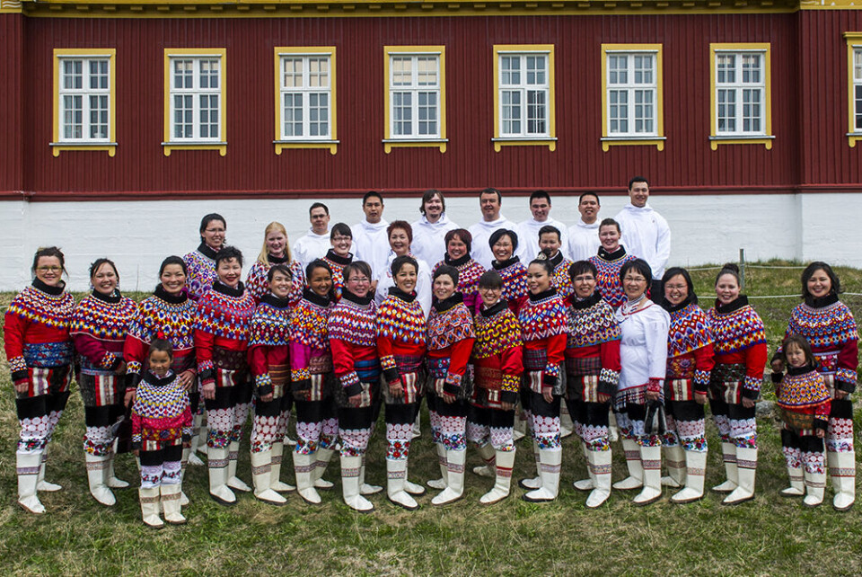 31 nyuddannede lærere foran Ilinniarfissuaq.