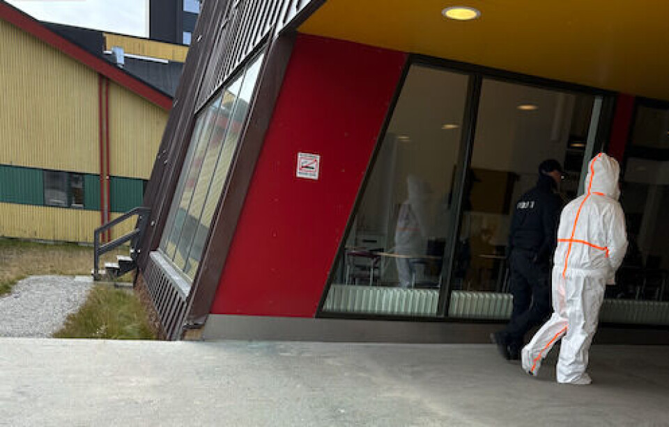 Politiet kunne fredag middag bringe den sigtede til Sana for at sikre beviser i sagen, som endnu efterforskes.