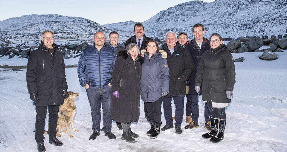 Familien Gerstrøm ses her sammen med repræsentanter fra Vækstfonden og Greenland Venture