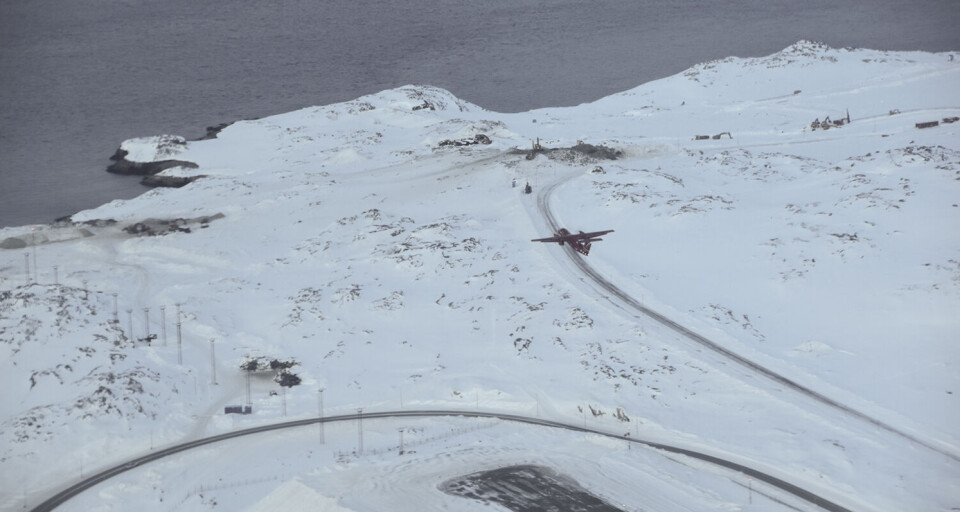 Lige foran flyveren er Miunck Gruppen i gang med at sprænge fjeld. Det er her, at en ny rundkørsel skal ligge.