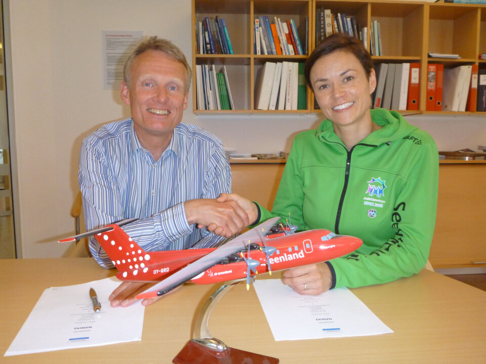 Michael Højgaard og Maliina Abelsen underskriver sponsoraftale AWG 2016Air Greenland vil stille næste hele sin Dash-flåde til rådighed til luftbroen mellem Nuuk og Kangerlussuaq Air GreenlandMichael Højgaard og Maliina Abelsen underskriver sponsoraftale AWG 2016Air Greenland vil stille næste hele sin Dash-flåde til rådighed til luftbroen mellem Nuuk og Kangerlussuaq Air GreenlandMichael Højgaard og Maliina Abelsen underskriver sponsoraftale AWG 2016Air Greenland vil stille næste hele sin Dash-flåde til rådighed til luftbroen mellem Nuuk og Kangerlussuaq Air Greenland