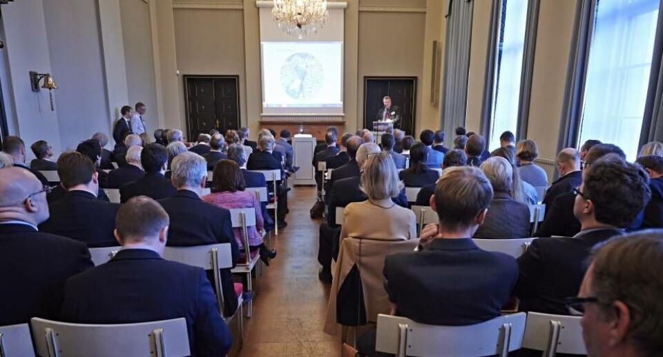 Danmarks Rederiforening var vært for konferencen, som fokuserede på koblingen mellem arktiske sejlruter og den økonomiske udvikling i området. Carsten LundagerNæste år bliver konferencen ikke holdt i Danmark, ligesom emnet vil være et andet, fortæller konferencens initiativtager Damien Degeorges, ph.d. Carsten LundagerForhenværende naalakkersuisoq Palle Christiansen var hovedtaler ved den første Arctic Policy and Economic Forum-konference Carsten LundagerKonferencen blev holdt hos Danmarks Rederiforening i København Carsten LundagerDanmarks Rederiforening var vært for konferencen, som fokuserede på koblingen mellem arktiske sejlruter og den økonomiske udvikling i området. Carsten LundagerNæste år bliver konferencen ikke holdt i Danmark, ligesom emnet vil være et andet, fortæller konferencens initiativtager Damien Degeorges, ph.d. Carsten LundagerForhenværende naalakkersuisoq Palle Christiansen var hovedtaler ved den første Arctic Policy and Economic Forum-konference Carsten LundagerKonferencen blev holdt hos Danmarks Rederiforening i København Carsten Lundager