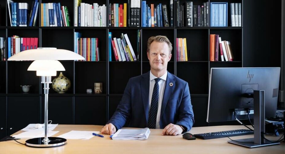 - og Naalakkersuisut er bekendt med den i artiklen omtalte markedsanalyse. De amerikanske myndigheder har oplyst, at markedsanalysen for indeværende ikke har resulteret i konkrete udbud, og har således ikke afstedkommet bygge- eller anlægsaktiviteter på basen, oplyser Jeppe Kofod. Udenrigsministeriet