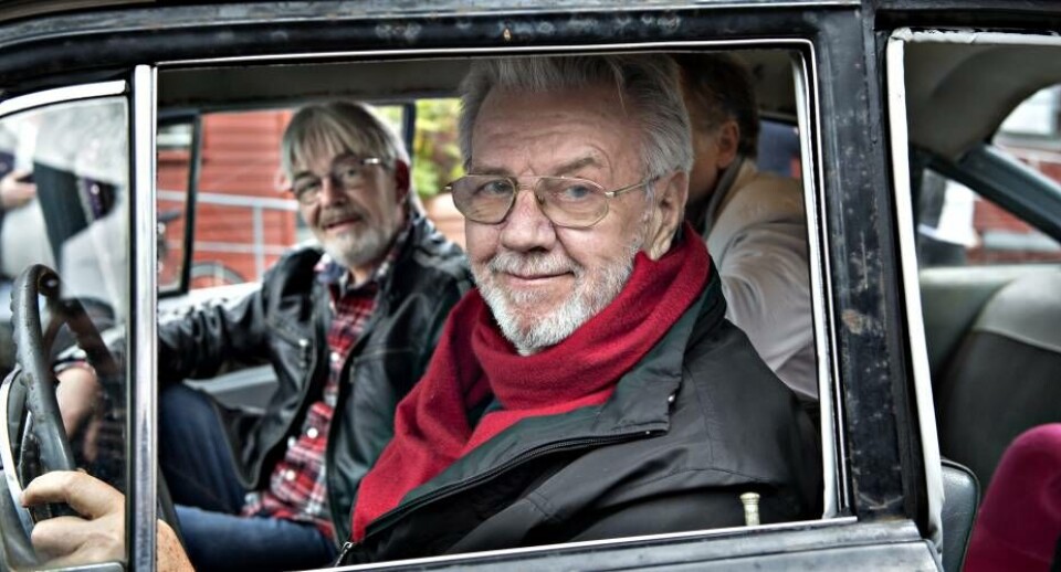 'Benny' i hans gamle fra Olsen Banden. I baggrunden ses 'Børge' (Jes Holtsøe)