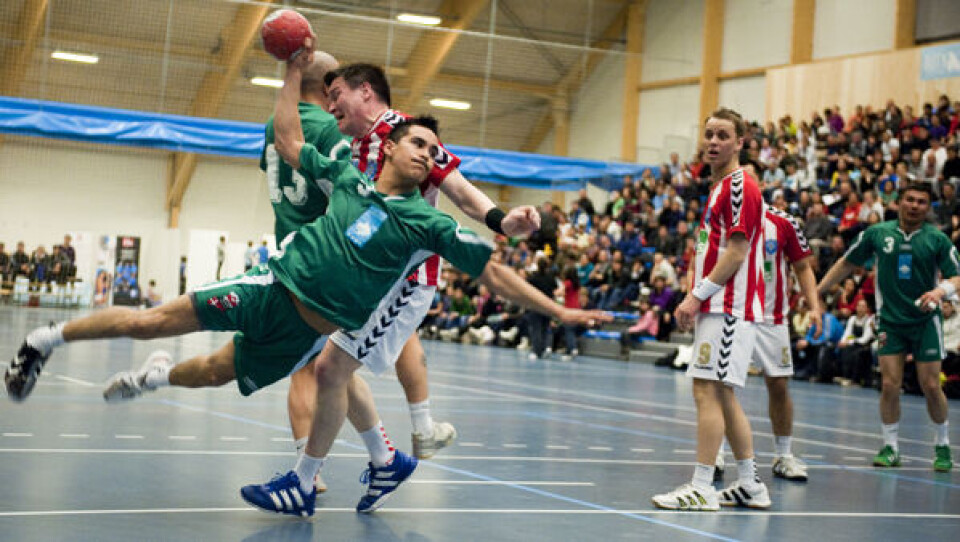 Sportens verden markerer selvstyret med landskampe i håndbold mod Island. Her foto fra GM i april. Foto Leiff Josefsen.