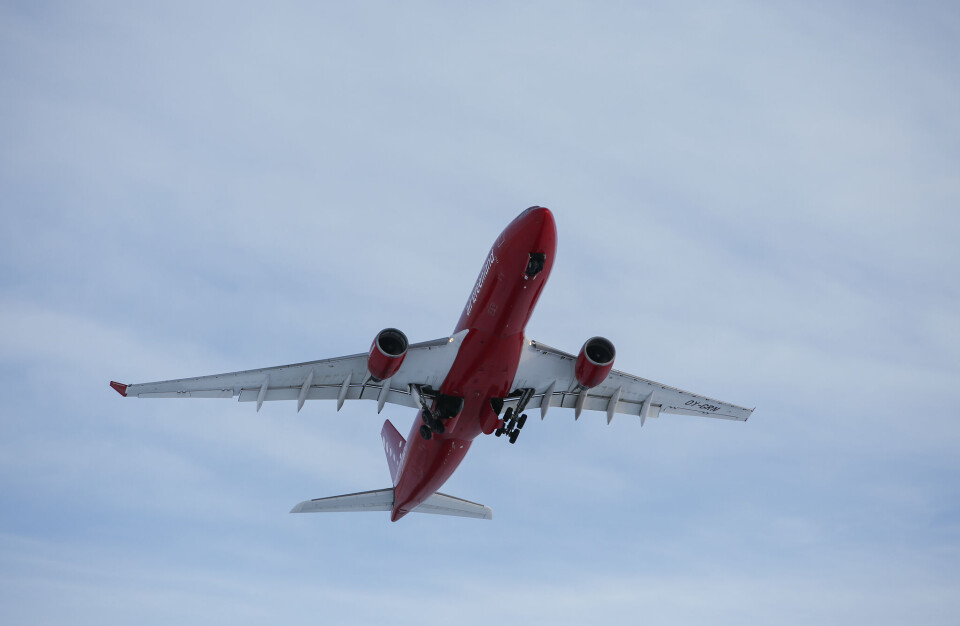 Et sidste farvel: Flyver lavt over Nuuk