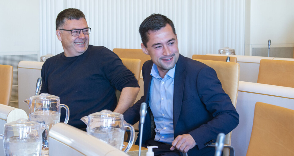 De to partiformænd, Pele Broberg og Múte B. Egede, inviterer hver især deres medlemmer denne weekend. Naleraq holder ordinær generalforsamling, mens Inuit Ataqatigiit holder sommermøde.