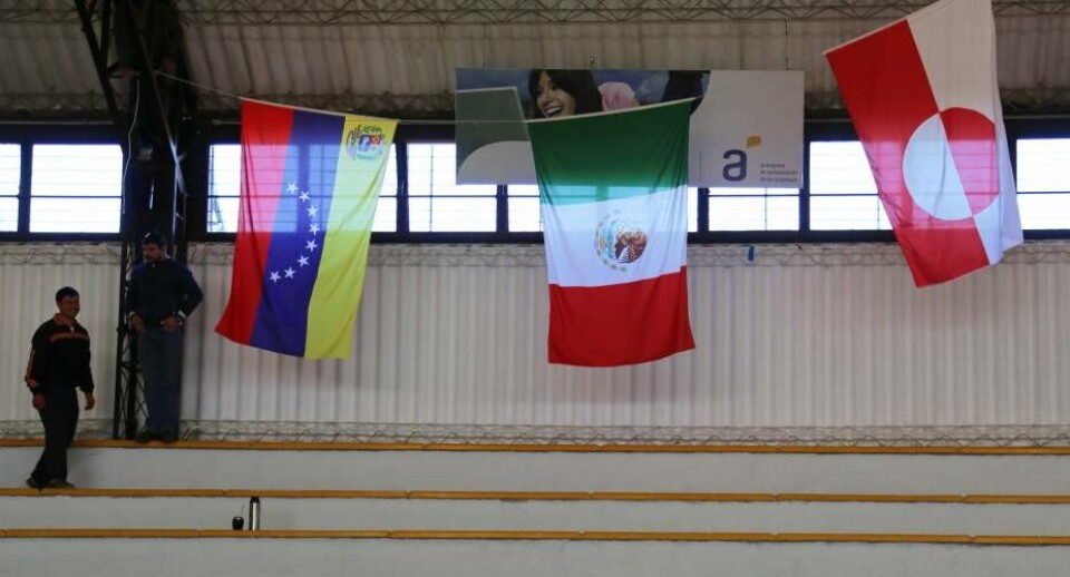 Flagene hænges op i Estadio Sergio Matto i Canelones Knud Fl. LarsenEn markedsbod i Montevideo Knud Fl. LarsenFlagene hænges op i Estadio Sergio Matto i Canelones Knud Fl. LarsenEn markedsbod i Montevideo Knud Fl. LarsenFlagene hænges op i Estadio Sergio Matto i Canelones Knud Fl. LarsenEn markedsbod i Montevideo Knud Fl. Larsen