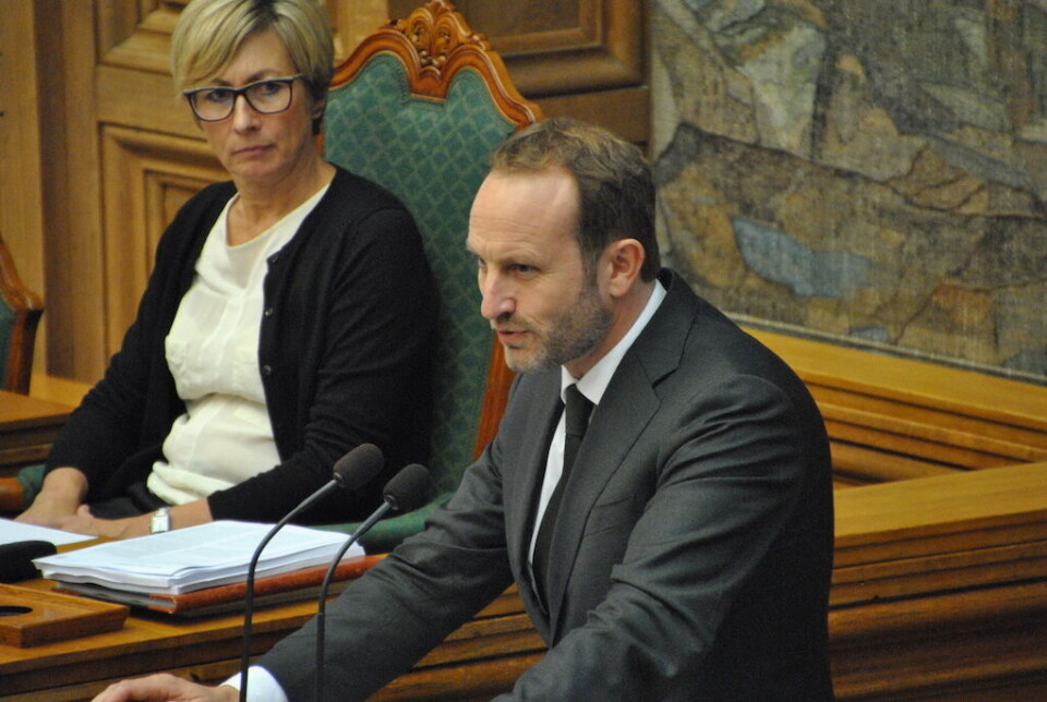 Danmark har utrolig stor brug for Grønland i sin udenrigspolitik, sagde Martin Lidegaard fredag under debatten om Arktis i Folketingssalen Arktis MediaIA's Johan Lund Olsen: Har udenrigsministeren glemt Arktis? På billedet ses Johan Lund Olsen og Enhedslistens Finn Sørensen under debatten om Arktis Arktis MediaDanmark har utrolig stor brug for Grønland i sin udenrigspolitik, sagde Martin Lidegaard fredag under debatten om Arktis i Folketingssalen Arktis MediaIA's Johan Lund Olsen: Har udenrigsministeren glemt Arktis? På billedet ses Johan Lund Olsen og Enhedslistens Finn Sørensen under debatten om Arktis Arktis MediaDanmark har utrolig stor brug for Grønland i sin udenrigspolitik, sagde Martin Lidegaard fredag under debatten om Arktis i Folketingssalen Arktis MediaIA's Johan Lund Olsen: Har udenrigsministeren glemt Arktis? På billedet ses Johan Lund Olsen og Enhedslistens Finn Sørensen under debatten om Arktis Arktis Media