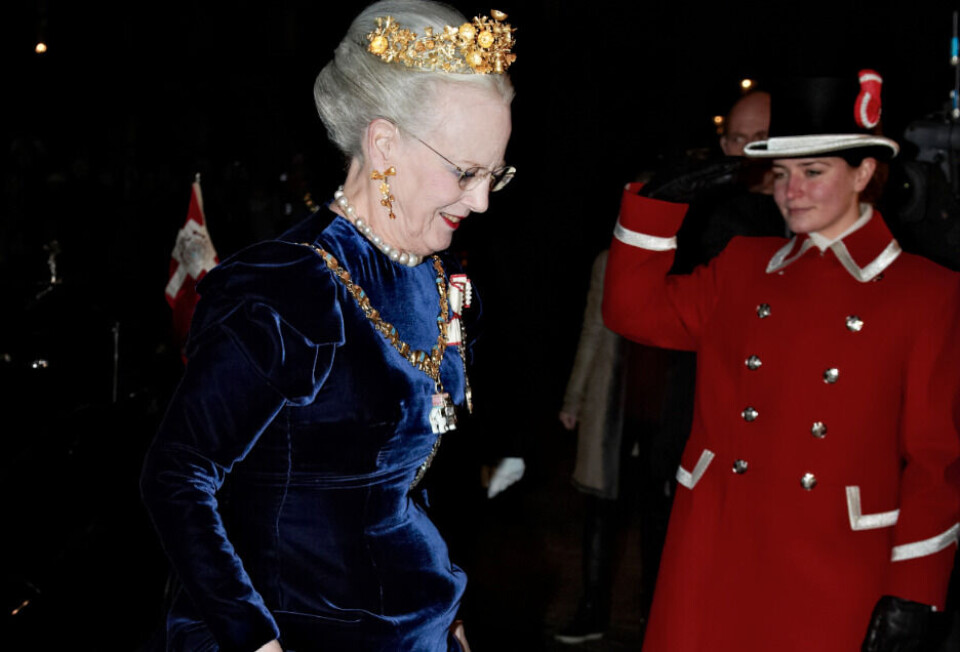 Dronning Margrethe, da hun tirsdag aften ankom til nytårskur og -taffel for regeringen på Amalienborg Slot. Foto: Tariq Mikkel Khan/POLFOTO