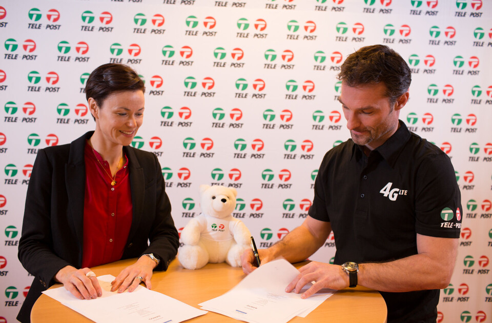General Manager, Maliina Abelsen og administrerende direktør Michael Binzer, , underskriver sponsoraftale. Tele-Post