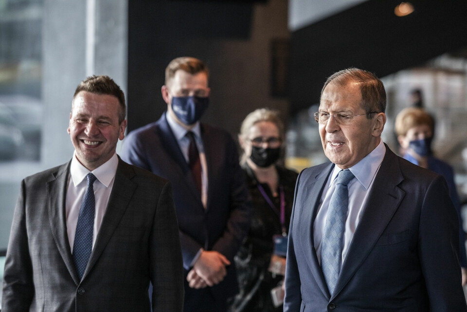 Ruslands udenrigsminister Sergei Lavrov modtages af Gudlaugur Thor Thordarson, Islands udenrigsminister, ved ankomsten til middag i Harpa i Reykjavik, Island onsdag den 19. maj 2021 i forbindelse med møde i Arktisk Råd.