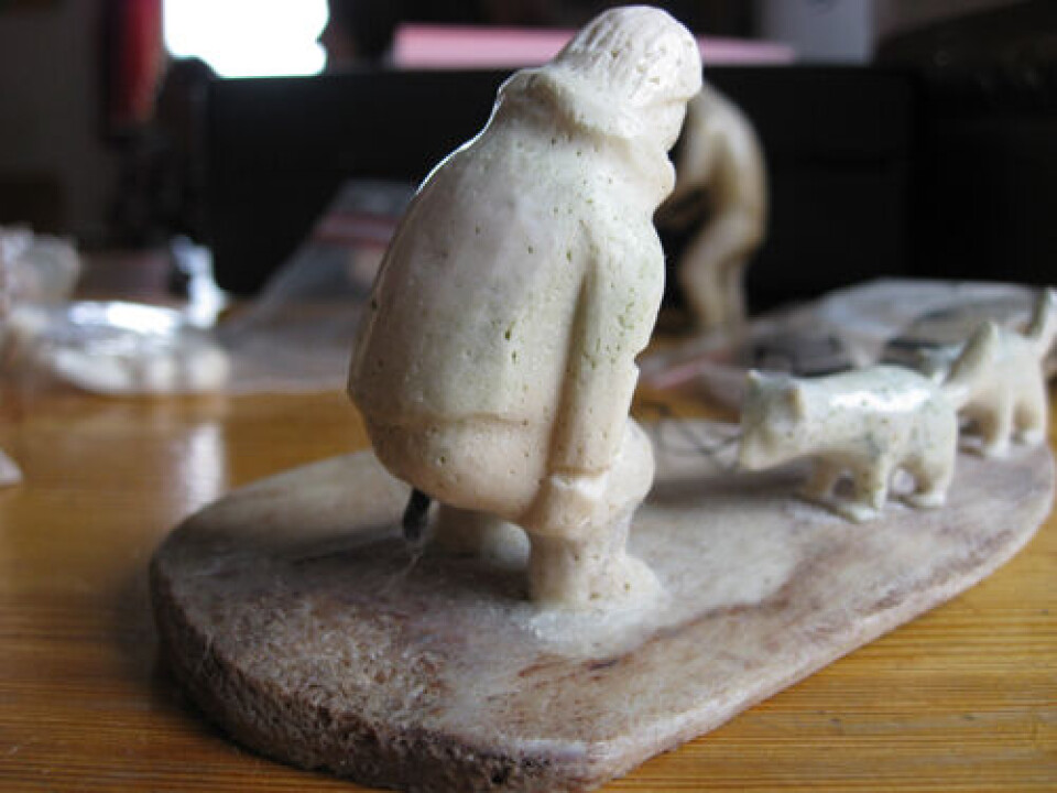 Kunst til en værdi af over 800.000 kr. kommer under hammeren i Hørsholm lørdag. Greenlandic art valued at over 800,000 kroner will be auctioned off in Denmark on Saturday.