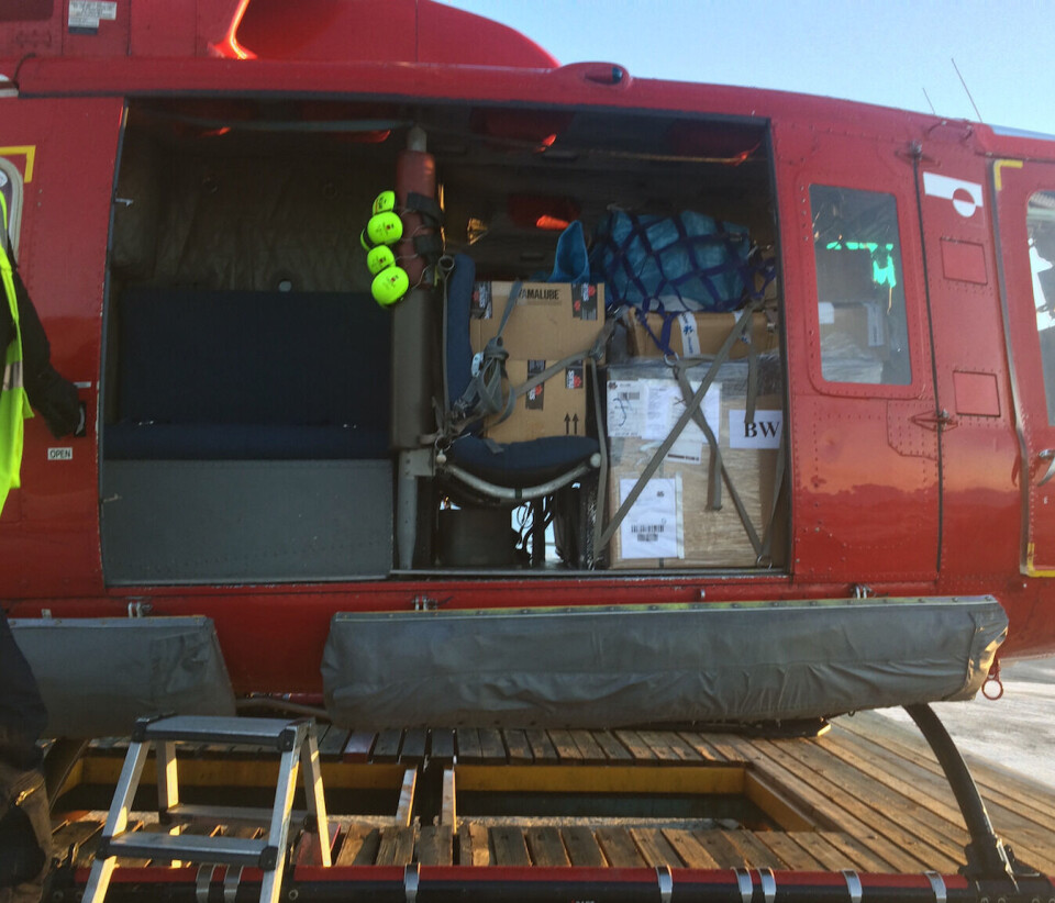 100 passagerer strandet i Ummannaq-distrikt Billede af den helikopter som Kathrine Andersen fløj med, da hun fløj med Disko Line i marts måned