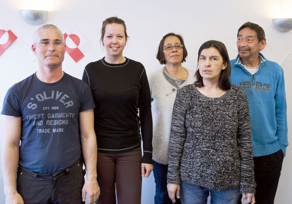 Den nyvalgte bestyrelse. Fra vanstre Niels Sakariassen, Biibi-Tove Rehtmar, Marianne Nielsen, Mariane Paviassen og til højre Bjarne Egede. Desuden blev Marianne Nielsen og Theodora Høegh valgt som suppleanter John Rasmussen - Narsaq FotoGeneralforsamling i Urani Naamik i Narsaq tirsdag aften John Rasmussen - Narsaq FotoForeningen Urani Naamiks nye logo