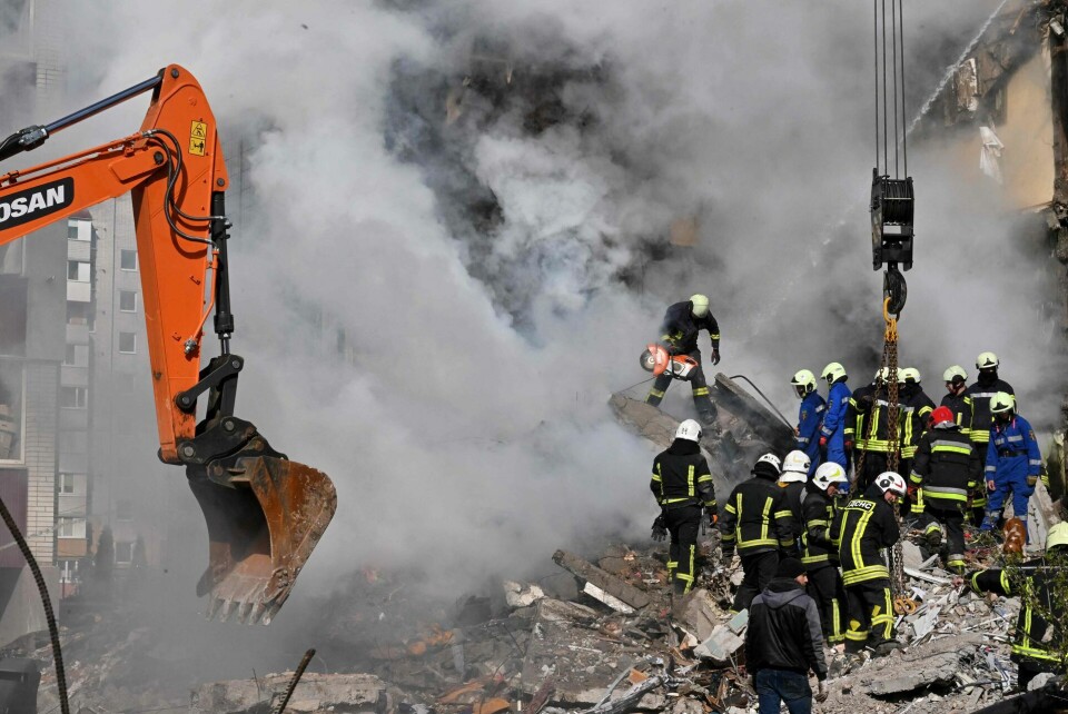 28. april leder redningsfolk efter overlevende i den Ukrainske by Uman.