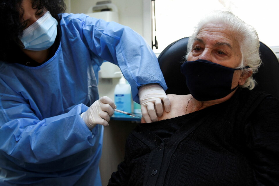 Andelen af vaccinerede ældre i Grækenland er steget til omkring 90 procent, efter at der er blevet indført bøde til personer, der er 60 år eller ældre og ikke er coronavaccineret. (Arkivfoto).