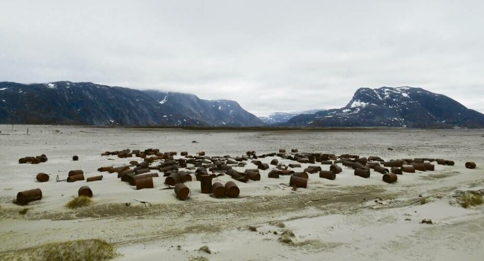 I løbet af sommeren skal 50.000 tomme olietønder fjernes fra Marraq syd for Nuuk, hvor amerikanerne under 2. verdenskrig anlagde en nødlandingsbane.