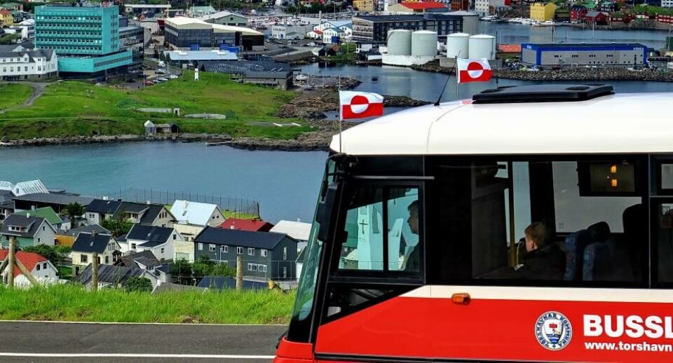 Bybusserne i Thorshavn flager fredag i anledningen af Grønlands nationaldag