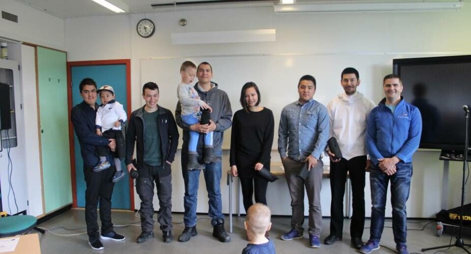 Fra venstre: Qiperoq Kristiansen (Uummannaq), Vilhelm Kreutzmann (Nuuk), Malik Olsen (Nuuk), Lilian Aronsen (Sisimiut), Uumaaq Kristiansen (Nuuk),Peter Nûko (Ilulissat),Ole Bourup faglærer ved KTI, Jern- og Metalskolen