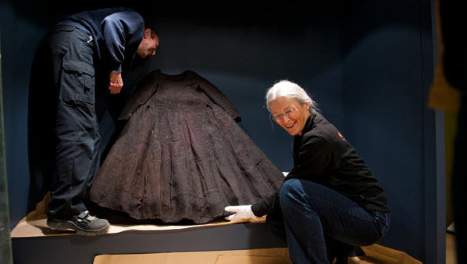 Aanaveersaasartut Anette Hjelm Petersen, Peter Henrichsen aamma Anne Lisbeth Schmidt Danmarks Nationalmuseumimeersut noorliit arnartaasa kiuuliat puuiaraat. Assiliisoq: Leiff Josefsen Kujataani noorliit arnartaat ukiut 600-t matuma siornatigut kusanartunik ulluminnullu tulluartunik atisaqartarput. Assiliisoq: Leiff Josefsen Aanaveersaasartut Anette Hjelm Petersen, Peter Henrichsen aamma Anne Lisbeth Schmidt Danmarks Nationalmuseumimeersut noorliit arnartaasa kiuuliat puuiaraat. Assiliisoq: Leiff Josefsen Kujataani noorliit arnartaat ukiut 600-t matuma siornatigut kusanartunik ulluminnullu tulluartunik atisaqartarput. Assiliisoq: Leiff Josefsen Aanaveersaasartut Anette Hjelm Petersen, Peter Henrichsen aamma Anne Lisbeth Schmidt Danmarks Nationalmuseumimeersut noorliit arnartaasa kiuuliat puuiaraat. Assiliisoq: Leiff Josefsen Kujataani noorliit arnartaat ukiut 600-t matuma siornatigut kusanartunik ulluminnullu tulluartunik atisaqartarput. Assiliisoq: Leiff Josefsen